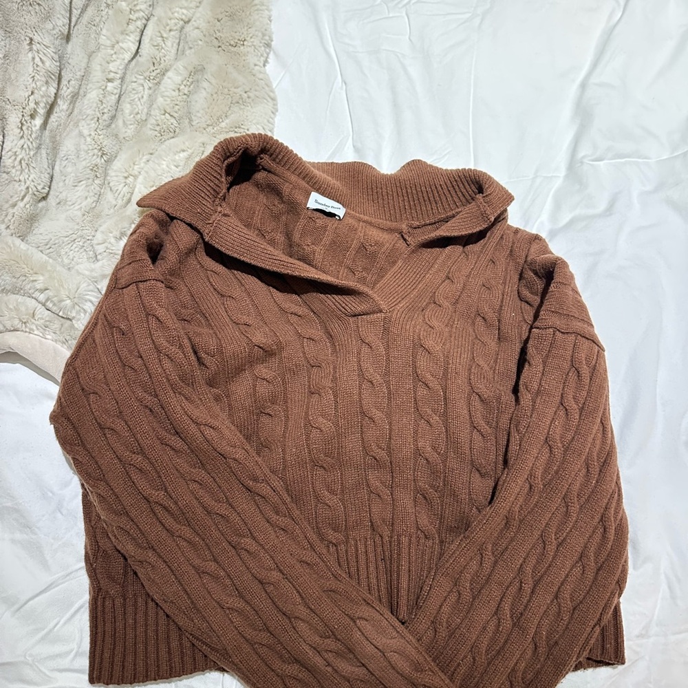 Aritiza Brown Cable Knit Sweater